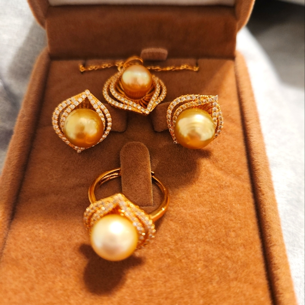 Set of golden south sea pearls. Necklace, earrings and ring.